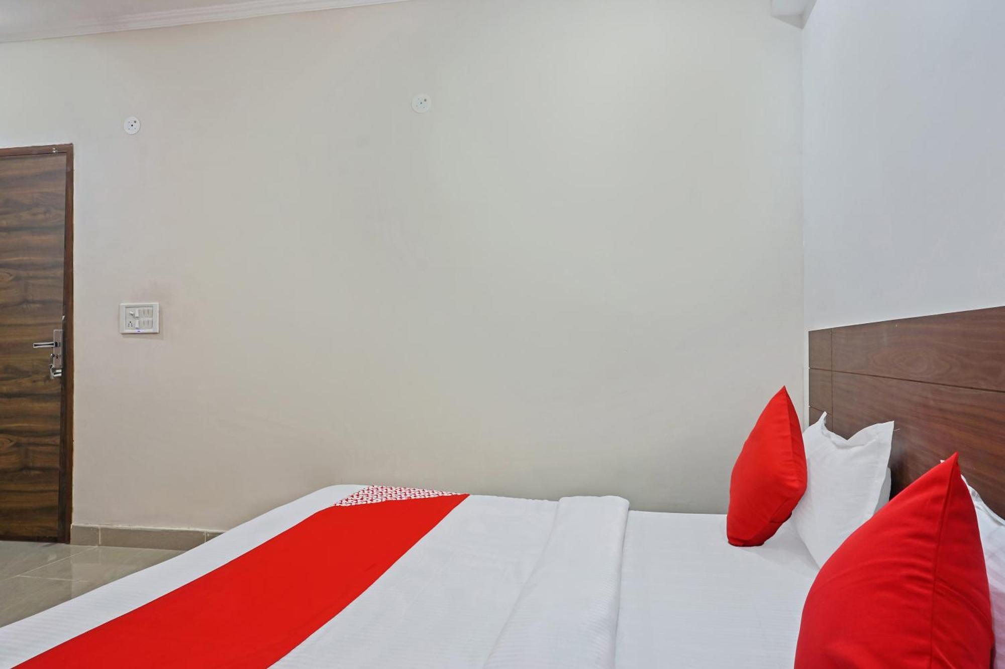 OYO 37169 Hotel Quadis Noida Exterior foto